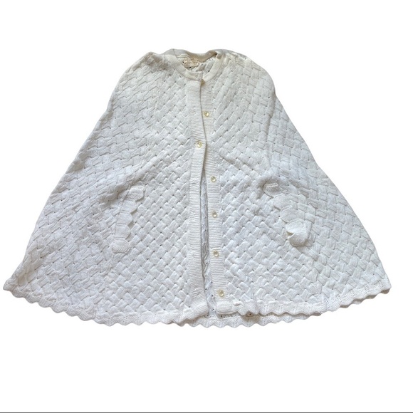 Vintage 1960s JC Penny White Knit Cape with Pearl Buttons - Picture 2 of 4